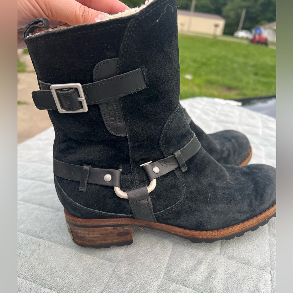 UGG Endell Black Suede Lug Sole Boot Size 7 - Picture 6 of 9